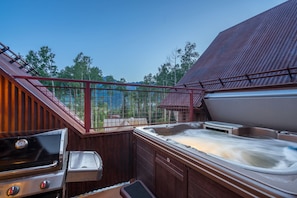 Private hot tub and BBQ grill