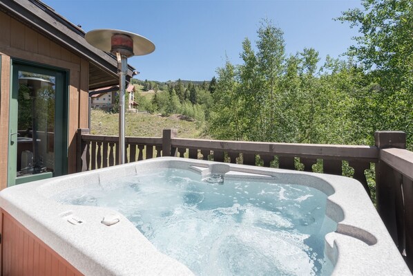 Bain à remous extérieur