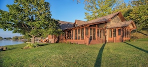 Large side yard for lawn games