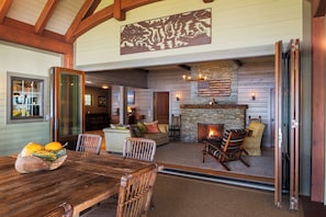 Indoor / outdoor living