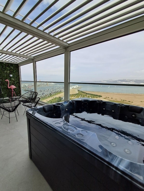 Indoor spa tub