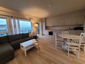 Livingroom and dining area