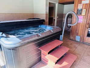 Indoor spa tub