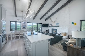Kitchen/dining/great room. Mountain views!!