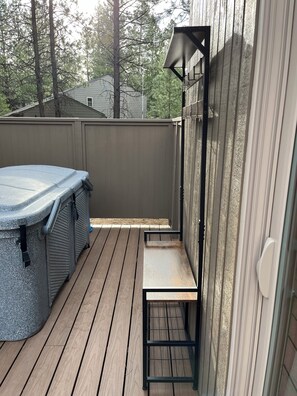 This casita has it’s own private hottub on it’s deck, available in the summers