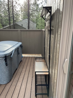 This casita has it’s own private hottub on it’s deck, available in the summers