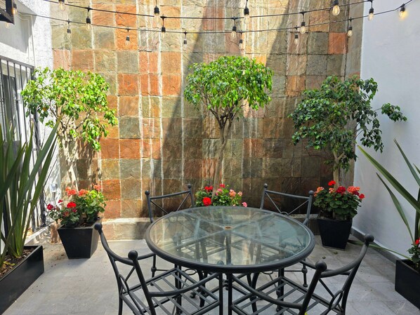 Outdoor dining