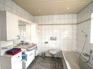 Bathroom / Wellness