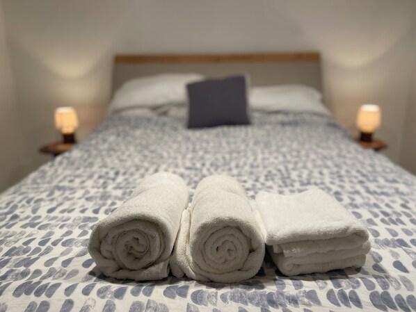 Queen bed with luxury mattress 
