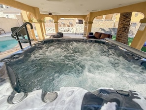Bain à remous extérieur