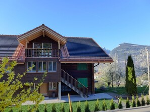 Building, House, Roof, Home, Architecture, Residential Area, Facade, Cottage, Siding, Balcony