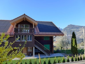 Gebäude, Haus, Dach, Zuhause, Die Architektur, Wohngebiet, Fassade, Hütte, Abstellgleis, Balkon