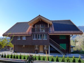 Gebäude, Fenster, Holz, Haus, Dach, Zuhause, Wohngebiet, Die Architektur, Abstellgleis, Fassade