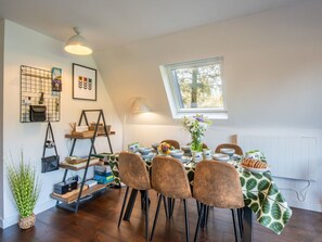 Meubles, Bois, Design Intérieur, Cabinetry, Cuisine, Sol, Comptoir, Placard, Pièce, Tache De Bois
