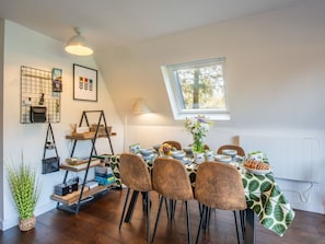 Meubles, Bois, Design Intérieur, Cabinetry, Cuisine, Sol, Comptoir, Placard, Pièce, Tache De Bois