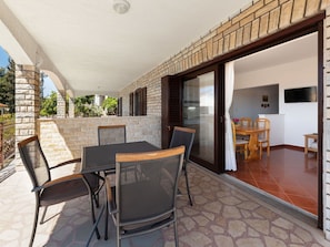 Meubles, Bois, Design Intérieur, Cabinetry, Cuisine, Sol, Comptoir, Placard, Pièce, Tache De Bois