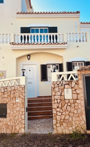 Private entrance with street parking in front of house