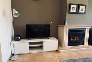SMART TV with cable