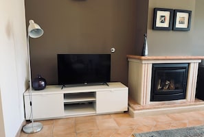 SMART TV with cable