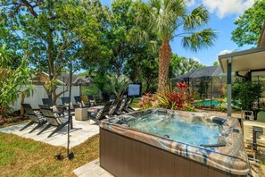 Outdoor spa tub