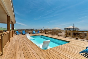 8_pool deck 4