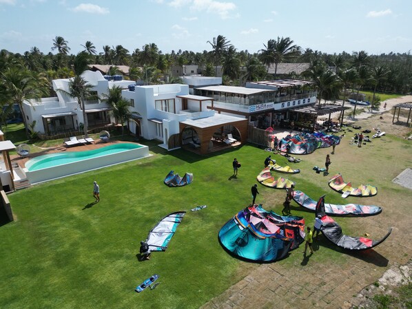 Surfing/boogie boarding
