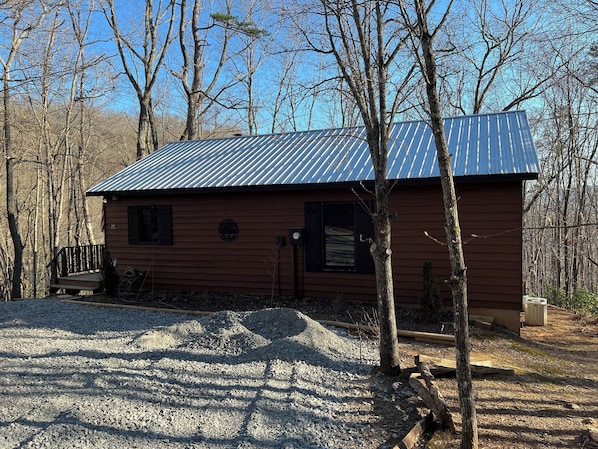 Hearts Hideaway with new gravel. Parking for two.