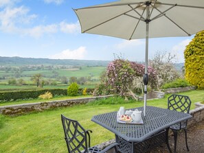 Sitting-out-area | Osmore Orchard, Membury