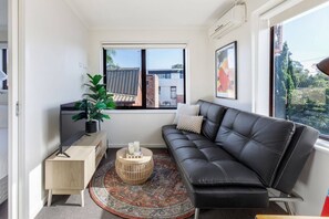 Sink into the leather lounge and enjoy your favourite Netflix series on the Smart TV, with soft natural light pouring in through large windows.