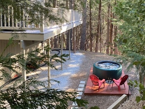 Dreamy Hot tub in the forest under the stars