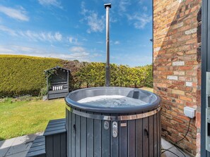 Hot tub | The Old School, Ganton, near Scarborough