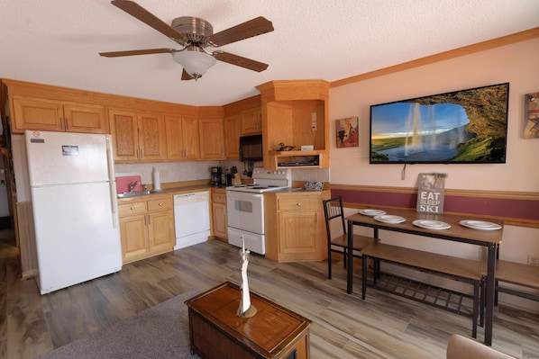 Welcome to Mountain Lodge 239, a cozy Village-adjacent 1 bedroom property that's perfect for your next Snowshoe vacation!