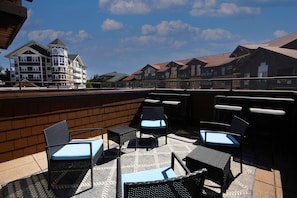 The large outdoor space has ample seating.