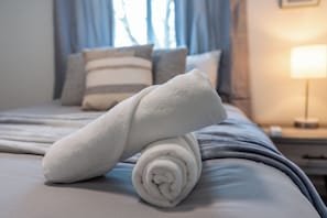Cozy queen size bed