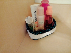 Bathroom amenities