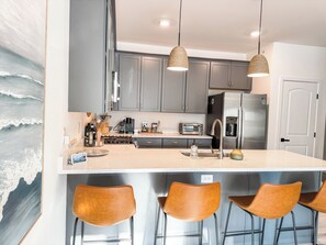 Eat-in kitchen