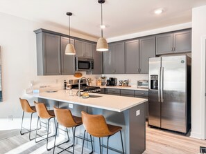 Eat-in kitchen