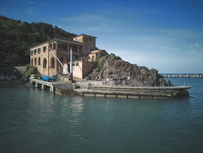 Activities, Balcony / Terrace / Patio, Building Exterior, Facilities, Garden, Kitchen, Main Entrance, Spring, Summer