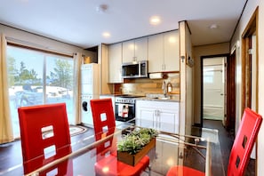 Start your day with sunlight streaming into a comfortable dining space and a kitchen stocked with all the essentials.