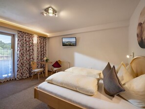 Interior Design, Möbel, Decke, Schlafzimmer, Zimmer, Beleuchtung, Bett, Flooring, Fussboden, Linens