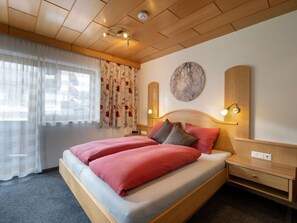 Interior Design, Decke, Möbel, Beleuchtung, Flooring, Zuhause, Light Fixture, Zimmer, Fussboden, Wohnung