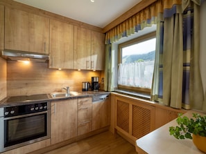 Interior Design, Holz, Möbel, Küche, Cabinetry, Flooring, Zimmer, Decke, Fussboden, Countertop