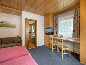 Möbel, Interior Design, Holz, Flooring, Fussboden, Decke, Zimmer, Stuhl, Wohnung, Holzbeize