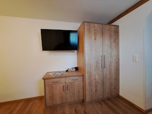 Mur, Bois, Sol, Sol, Lit, Chambre, Meubles, Design Intérieur, Pièce, Plafond