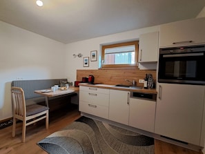 Meubles, Sol, Design Intérieur, Bois, Sol, Comptoir, Cabinetry, Cuisine, Pièce, Appareil De Cuisine