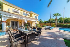 Pure five star luxury, spacious, lots of places to relax, dine, entertain