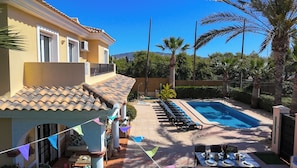 Pure five star luxury, spacious, lots of places to relax, dine, entertain