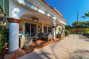 Pure five star luxury, spacious, lots of places to relax, dine, entertain
