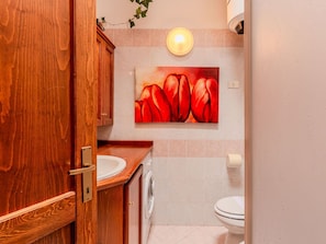 Holz, Armatur, Flooring, Fussboden, Interior Design, Badezimmer, Tür, Orange, Sinken, Zimmer
