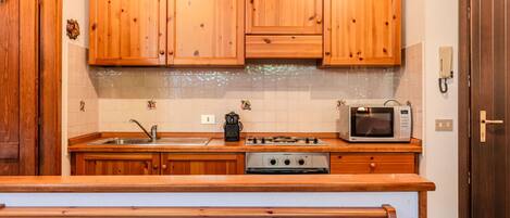 Bois, Design Intérieur, Cabinetry, Cuisine, Sol, Plafond, Meubles, Pièce, Sol, Tache De Bois